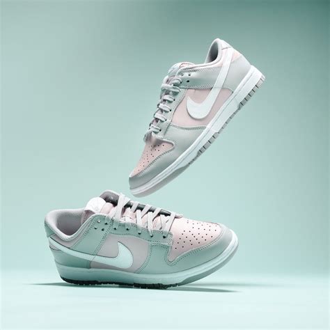 women's Nike dunks low